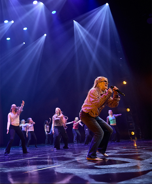 Keppendur í Skrekk 2024 á sviði Borgarleikhússins.