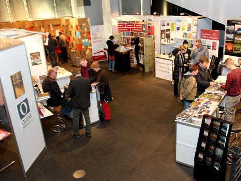 Séð yfir Bókamessu í Tjarnarsal Ráðhússins