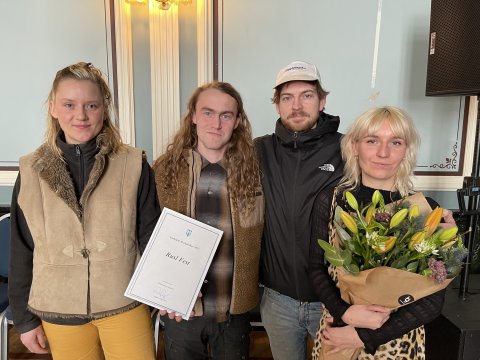 Þau tóku við styrk Rusl Fest hópsins, frá vinstri; Elsa Jónsdóttir, Björn Loki Björnsson, Narfi Þorsteinsson og Elín Margot Ármannsdóttir