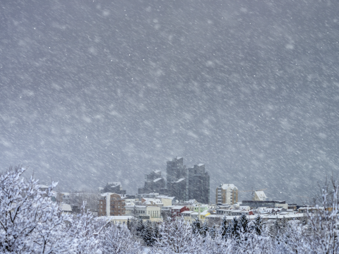 Búist er við að ofsaveður skelli á landinu í nótt. 