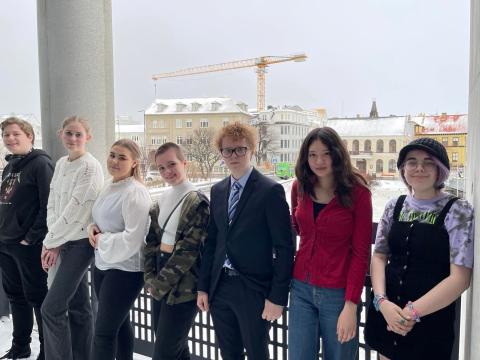 ungmennaráð á svölum ráðhússins.