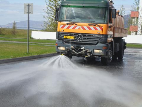 Götusópun og þvottur.