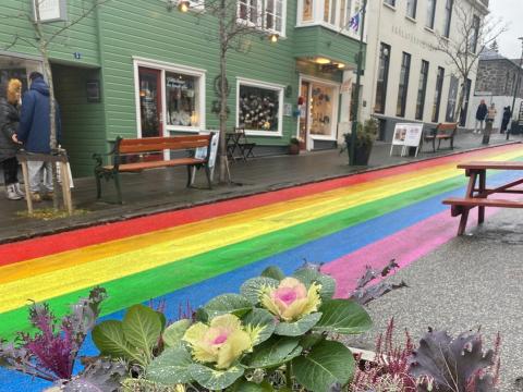 Regnbogi á Skólavörðustíg.