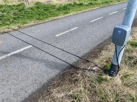 Hjólatalningabúnaður við hjólastíg í Fossvogsdal.