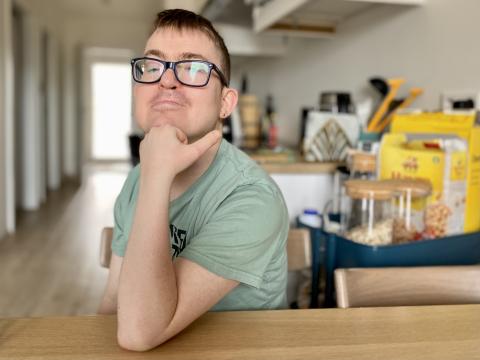 Ólafur Snævar á heimili sínu.