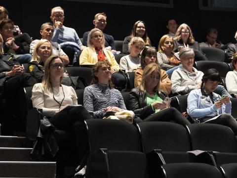 frá ráðstefnu um hatur og félagslega inngildingu