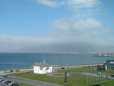 Sandfok yfir Höfða í Reykjavík.