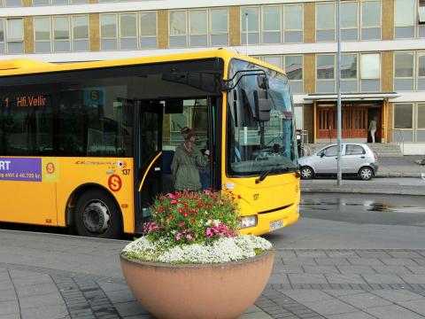Strætisvagn við Hlemm.