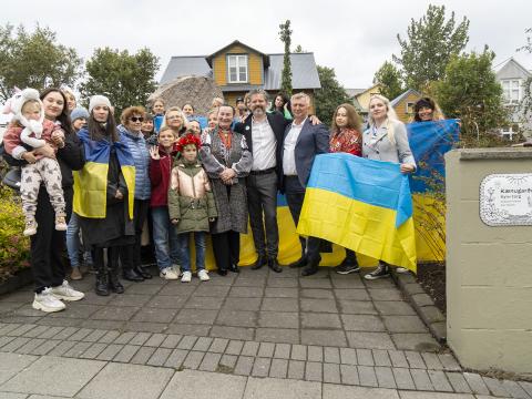 Dagur B. Eggertsson borgarstjóri vígði skiltið ásamt fulltrúum Support for Ukraine