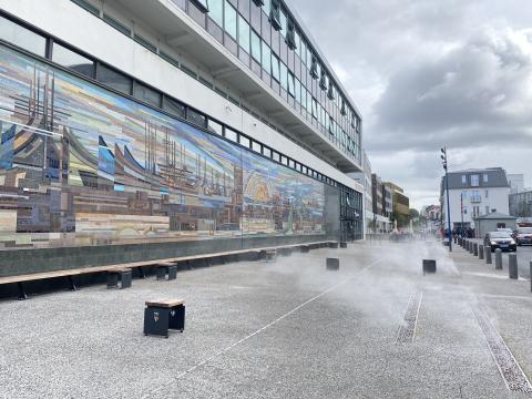 Þokuskúlptúr við Tryggvagötu.