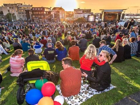 Gestir Menninharnætur 2012 fyrir framan sviðið við Arnarhól.