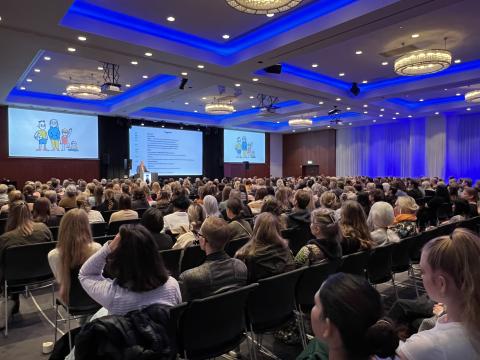 Ráðstefna. Lof mér að leika