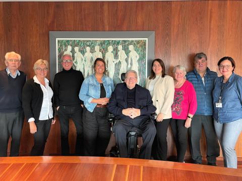 Öldungaráð frá vinstri: Haraldur Sumarliðason (Korpúlfar í Grafarvogi), Þórhildur Guðrún Egilsdóttir (velferðarsvið), Viðar Eggertsson (Félags eldri borgara í Reykjavík og nágrenni), Sara Björg Sigurðardóttir formaður öldungaráðs, Þorkell Sigurlaugsson, Unnur Þöll Benediktsdóttir, Ingibjörg Óskarsdóttir (Félag eldri borgara í Reykjavík og nágrenni), Jóhann Birgisson (Samtök aldraðra), Ingibjörg Ósk Guðmundsdóttir (Heilsugæslan á Höfuðborgarsvæðinu). 