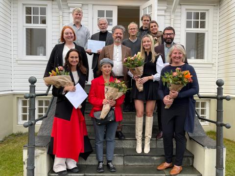 Viðurkenningarhafar að lokinni afhendingu fyrir utan Höfða í dag.