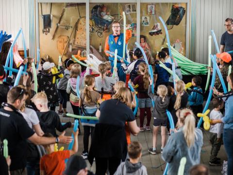 Leikið með blöðrur á Barnamenningarhátíð 