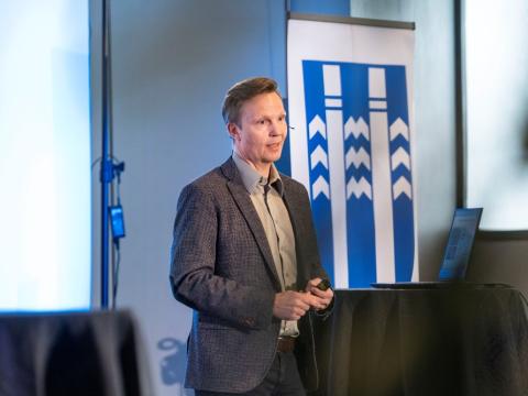 Halldór Eyjólfsson með kynningu á fundi um Athafnaborgina 2023.