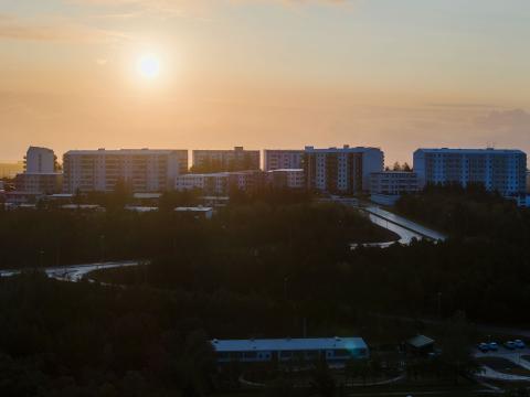 Hólarnir í Efra- Breiðholti í sólarupprás.