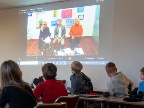 Fjarfundur borgarstjóra með unglingum.