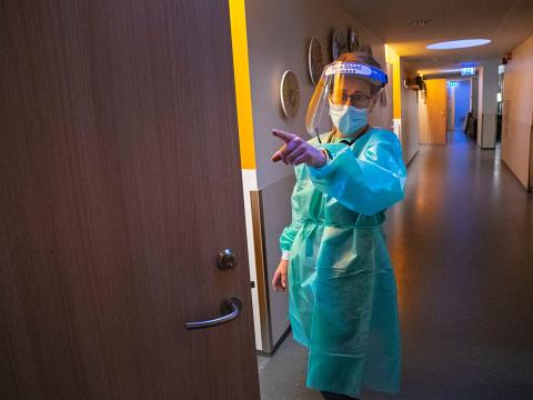 Starfsfólk á velferðarsviði hljóp í skarðið og aðstoðaði í íbúðarkjarnanum í Bleikargróf 4 í Covid-19 faraldrinum