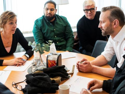 Chatting with residents at a meeting in Breiðholt