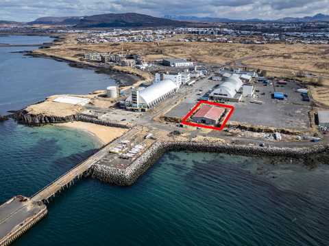 Gufunesvegur 25 í sínu náttúrlega umhverfi