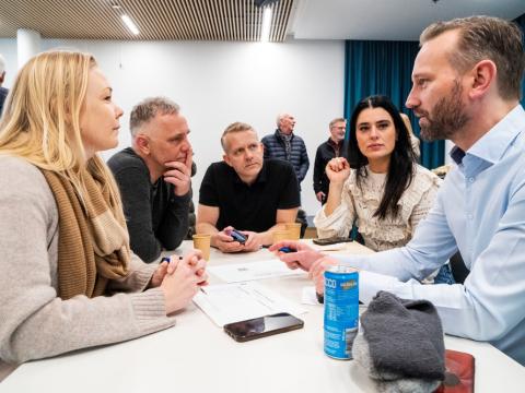 Einar Þorsteinsson borgarstjóri á spjalli við íbúa í Grafarholti og Úlfarsárdal