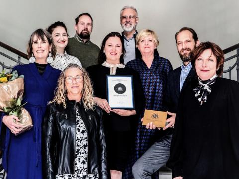 Starfsfólk Listasafns Reykjavíkur og safnstjórinn tóku við verðlaununum.