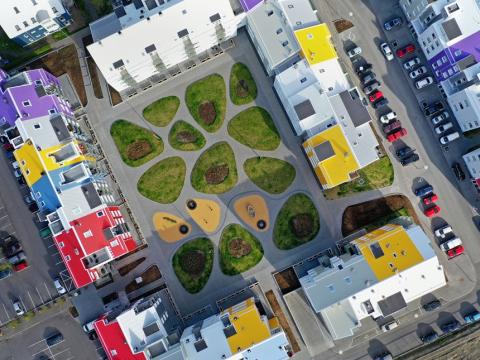 Litrík hús í Bryggjuhverfi í Grafarvogi.