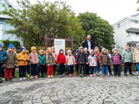Einar Þorsteinsson borgarstjóri opnaði Freyjugarð formlega