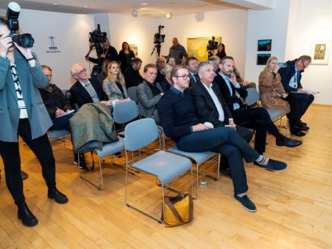 From press conference on working group findings about public transport between the capital area and Keflavík Airport 