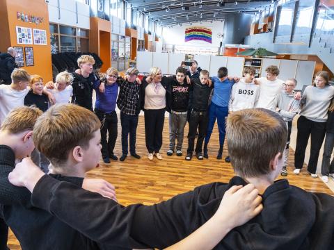 President of Iceland Halla Tómasdóttir joined young people from Ingunnarskóli in a circle of kindness on Prevention Day 2024
