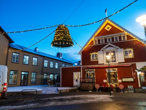 Christmas bell at the intersection of Aðalstræti and Hafnarstræti