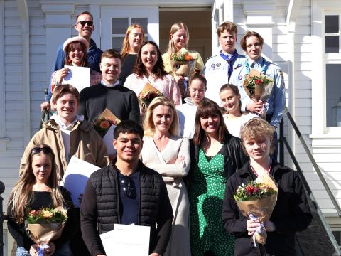 Heiða Björg Hilmisdóttir og Dóra Björt Guðjónsdóttir ásamt viðurkenningarhöfum.