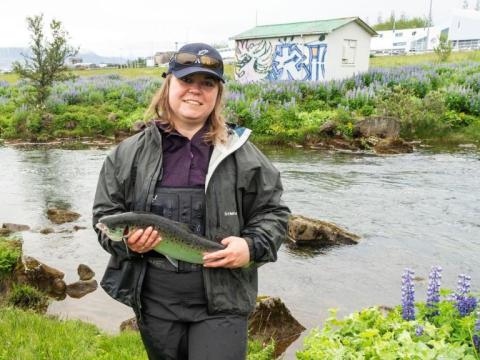 Marta Wieczorek Reykvíkingur ársins 2024 við opnun Elliðaánna í fyrra