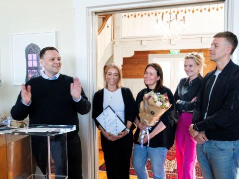 Five people celebrate award at Höfði