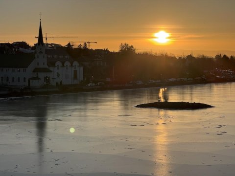 photo of the islet in Tjörnin.