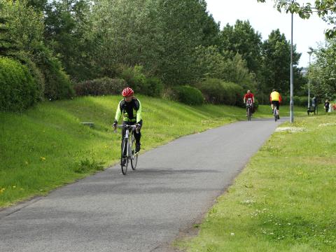 Many people have taken advantage of the good weather to go biking.