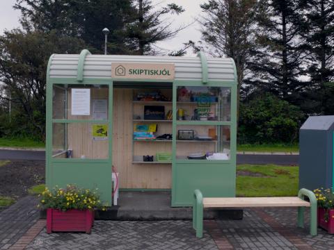 Skiptiskjólið við Sundlaugarveg.