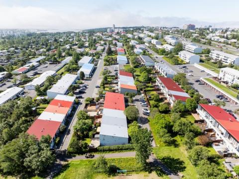 Aerial view of Fossvogur in Reykjavík – houses and vegetation