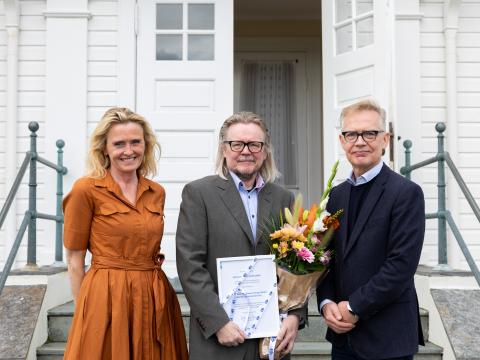 Mayor Heiða Björg Hilmisdóttir, Guðni Elísson and Magnús Karl Magnússon, surviving husband of Ellý Katrín.