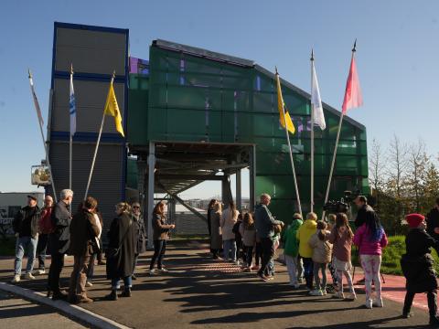 Pedestrian bridge over Sæbraut officially opened
