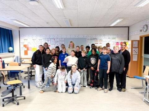 Mayor Heiða Björg visited students at Hólabrekkuskóli.