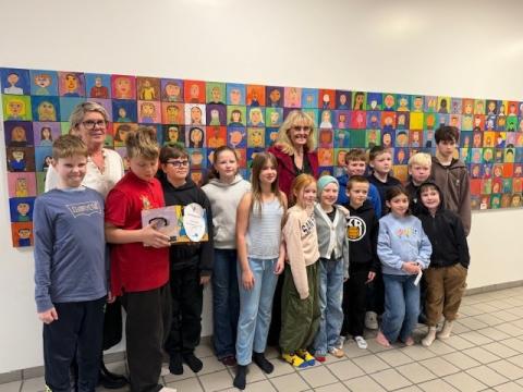 The mayor visited the Student Rights Council at Vesturbæjarskóli.