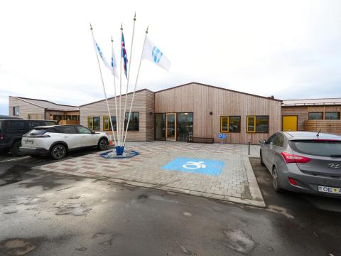 Mynd af framhlið nýs íbúðakjarna að Brekknaási