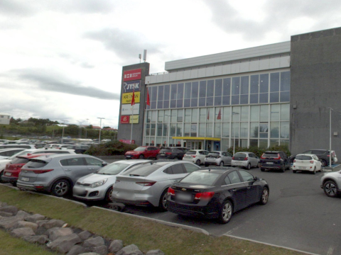Photo of parking lot and building at Bíldshöfði 20