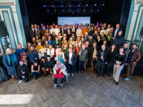 Styrkhafar og gestir að lokinni afhendingu styrkjanna í Iðnó.