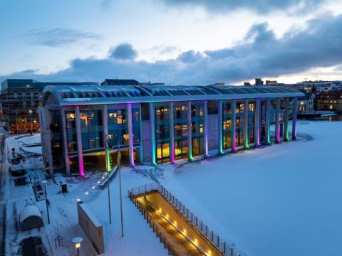 Ráðhúsið upplýst í litum í tilefni dags sjaldgæfra sjúkdóma