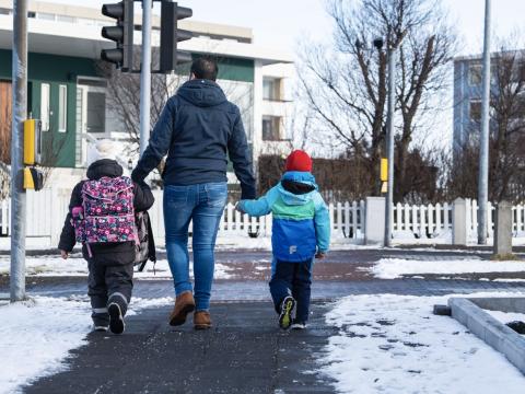 Foreldri með börn.