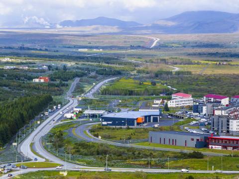 Séð yfir Suðurlandsveg og Norðlingarholt.