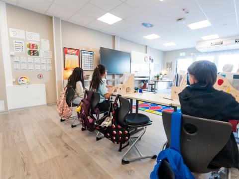 Interior view of a classroom.
